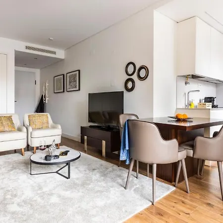 Apartment Plum Guide - Tea & Chocolates *
